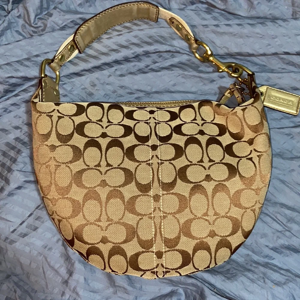 EUC Coach Hampton Signature monogram Canvas shoulder Bag 8631